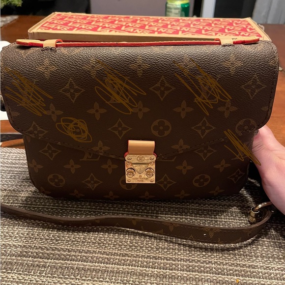 Handbags - Handbag